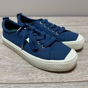 NWOT Cariuma Shadow Blue OCA Low Top Casual Canvas Sneaker Shoes Womens Size 8
